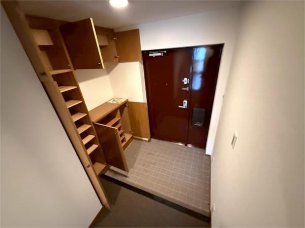 井本マンション 玄関