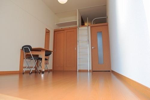 レオパレス岡本 リビング