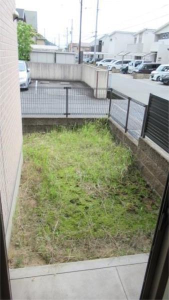 フェザントアイII 庭