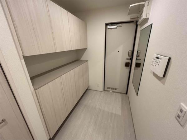 ロワイヤル綿町 玄関