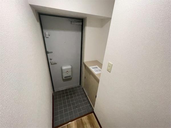 メゾン前田 玄関