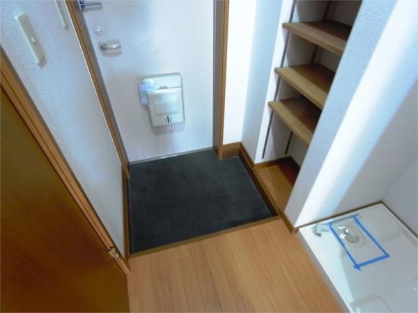 セレブ岡本 玄関