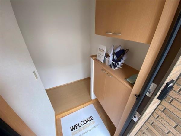 オークスコート西新在家　B棟 玄関