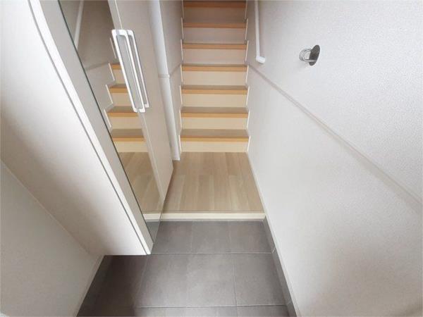 シーズンテラス勝原 玄関