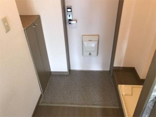 プチ　フォレ 玄関