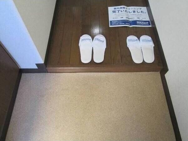 中西駅前ビル 玄関
