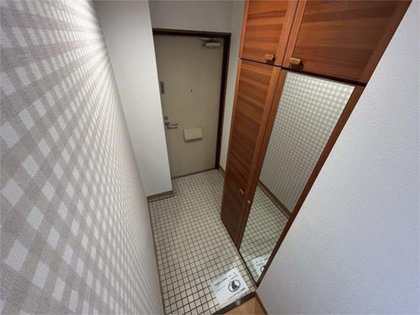 ホワイトハイツ 玄関