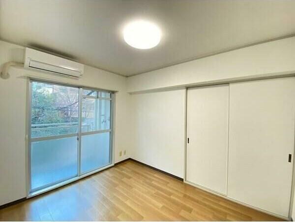 ドルフ西岡本 リビング
