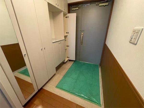 名次町ロジュマン 玄関