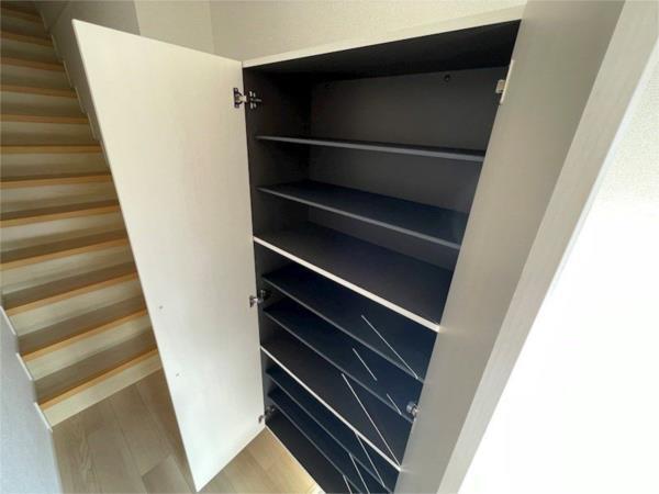 メゾングレーヌ勝原B 収納
