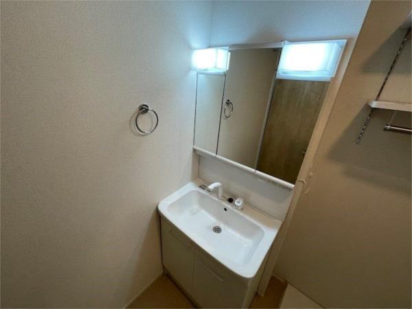 ヴィラ　ドゥ　グレーヌ梅ケ谷C 部屋画像
