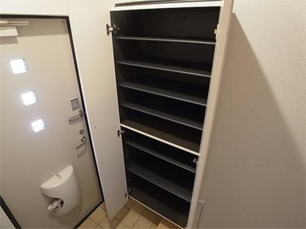 玲巧ハイツ八丁 玄関