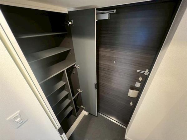 プレサンス神戸元町ベルシオン 玄関