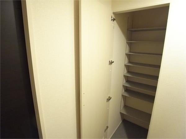 滝つじハイツ 玄関