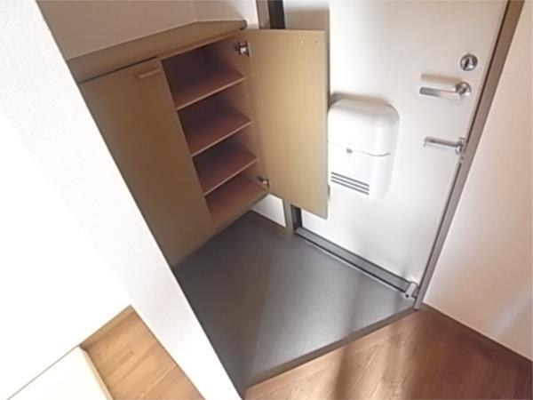 ヒルズ山下II（102） 玄関