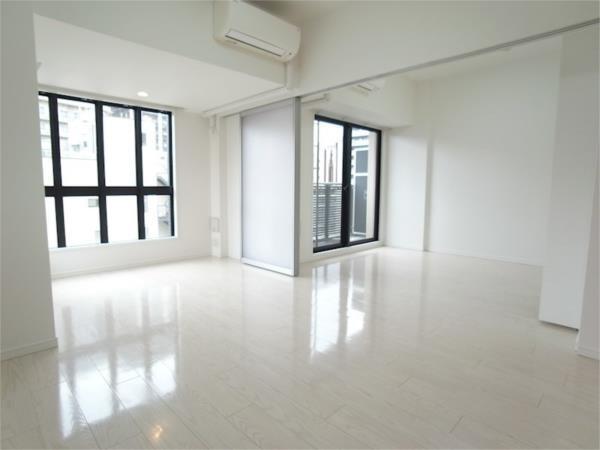S-RESIDENCE神戸元町 リビング
