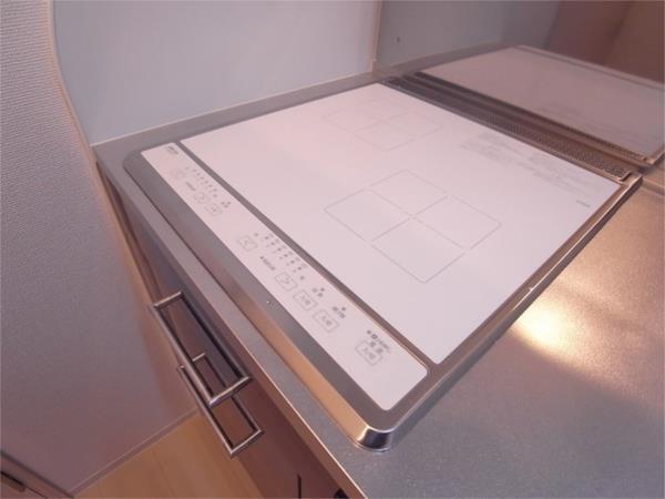 セレニテ神戸元町 キッチン