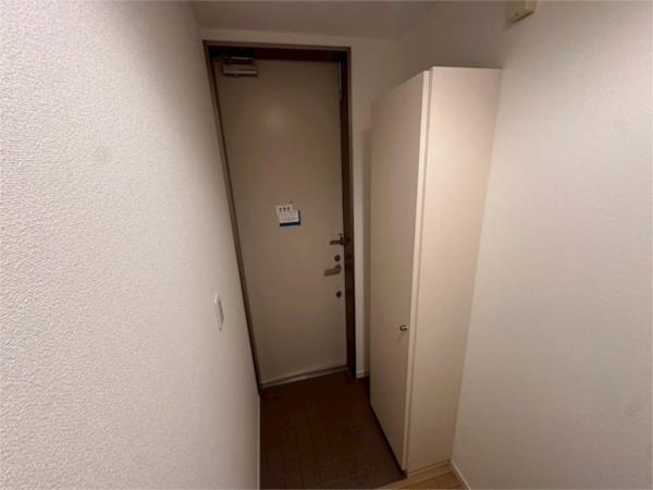 エスコート山根 玄関