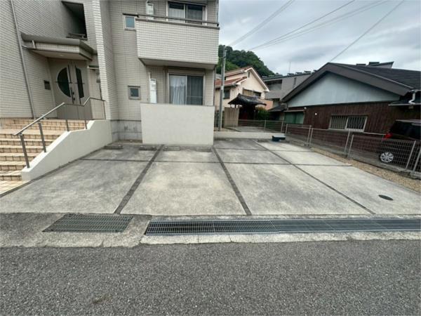 エスコート山根 その他