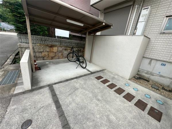 エスコート山根 その他