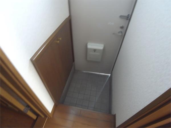 メゾンコスモス 玄関