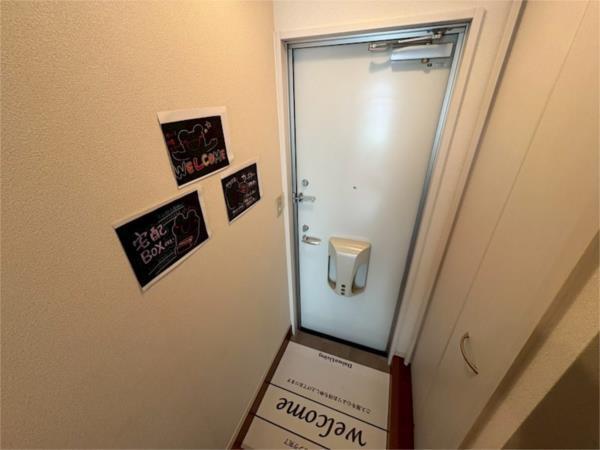 レセンテ東新町 玄関
