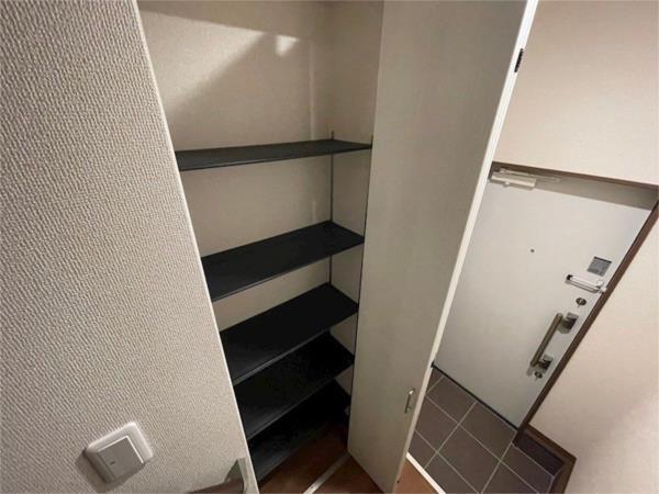 メゾンソレイユエスト 玄関
