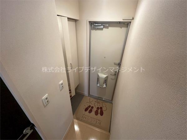 クロユリ 玄関