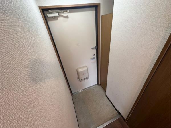 西灘駅前ハイツ 玄関