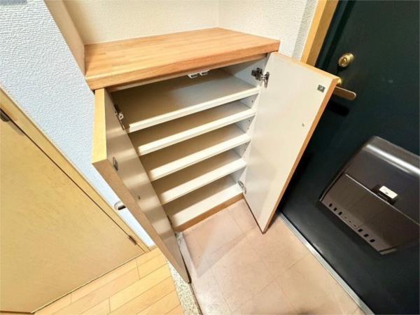 プレサンス神戸三宮 玄関