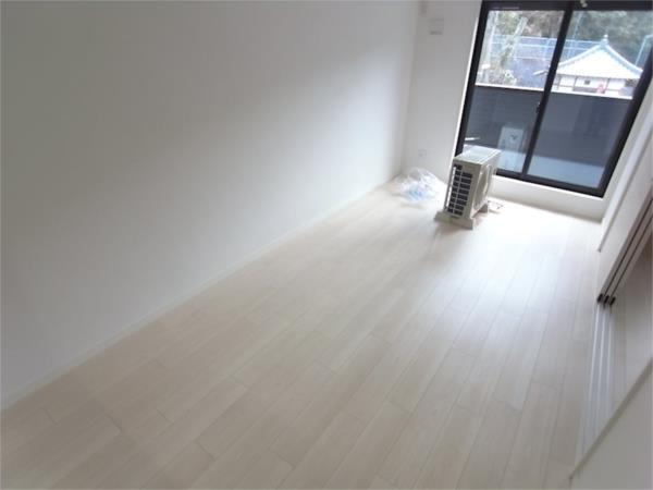 プレジール妙法寺（301） リビング