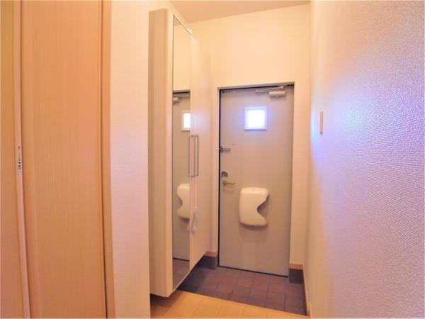 ラフレシールII 玄関