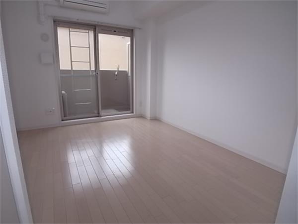 プレサンス三宮花時計前 リビング