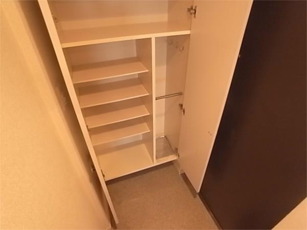 プレサンス三宮花時計前 玄関