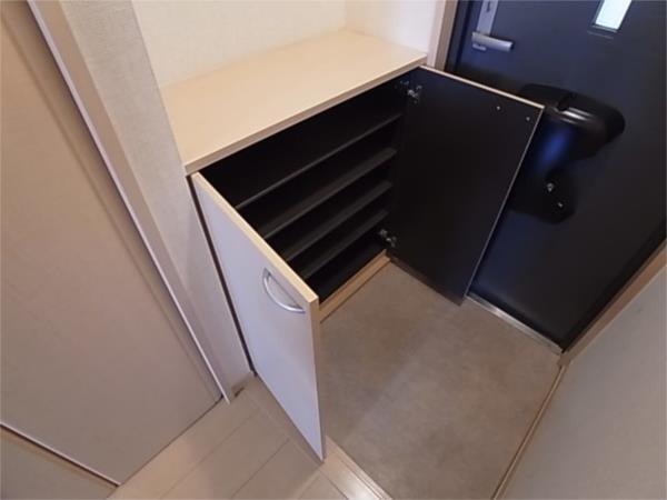 HITOMI　DORMITORY 玄関