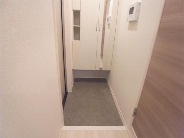 フェーブ島上（202） 玄関