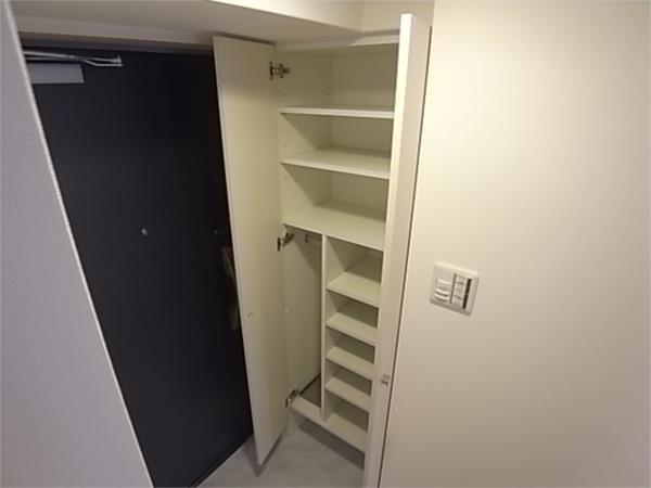 アドバンス三宮VIクレスト 玄関