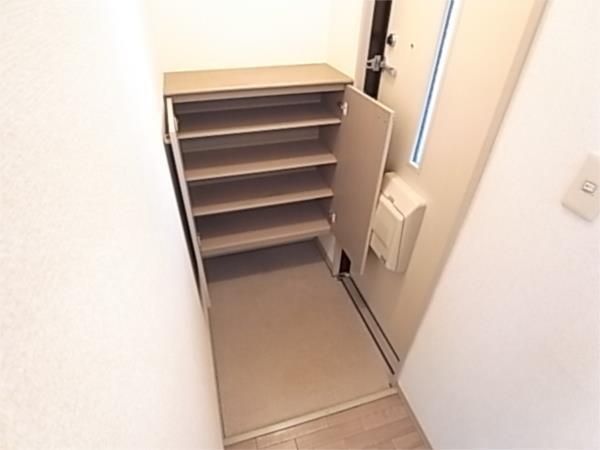 ヒルズ大谷II 玄関