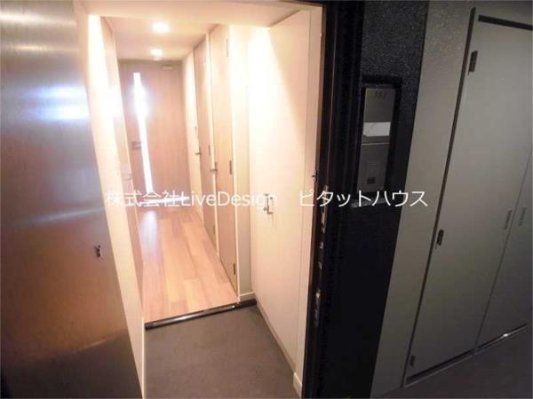 プレサンスジェネ新神戸ステーションフロント 玄関