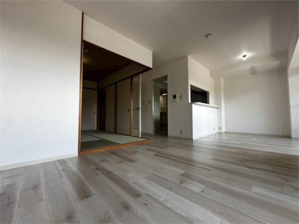 白鷹香枦園マンション リビング