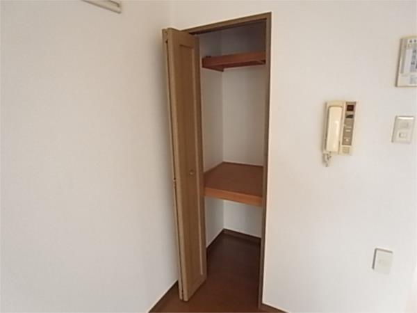 メゾンドアヴニール名谷 収納