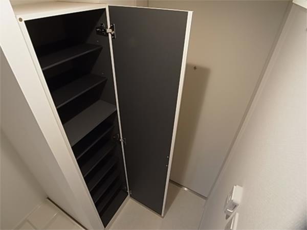 リブリスカイブルーライズ 玄関