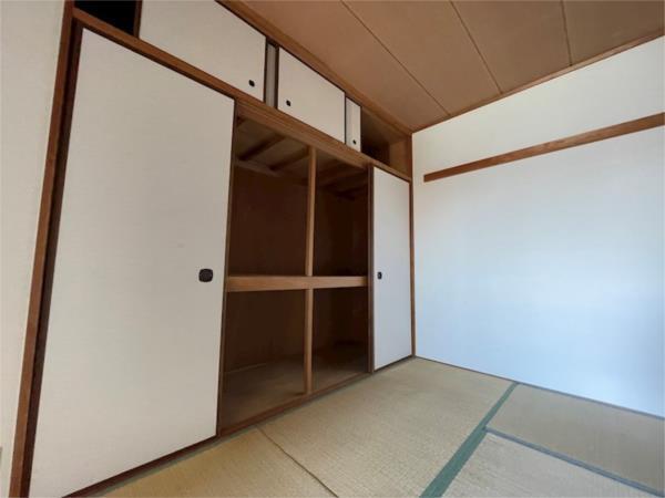 清秀レジデンス 収納