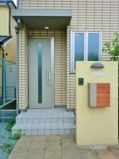 ラフィネ小松B棟 玄関