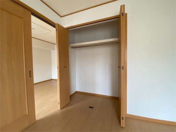 フローラ砥堀B棟 収納