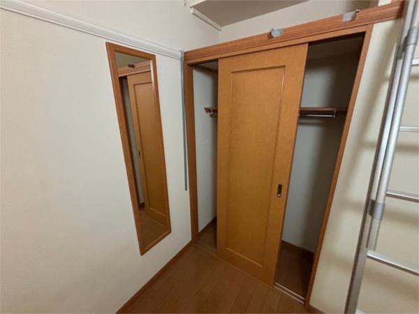 レオパレス北青木 収納