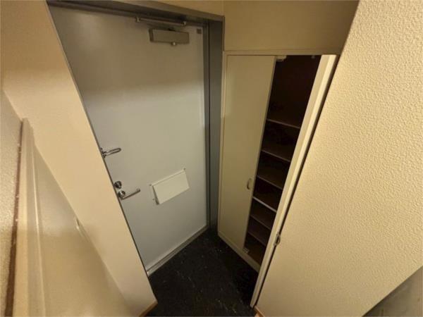 レオパレスルコントワール御影 玄関
