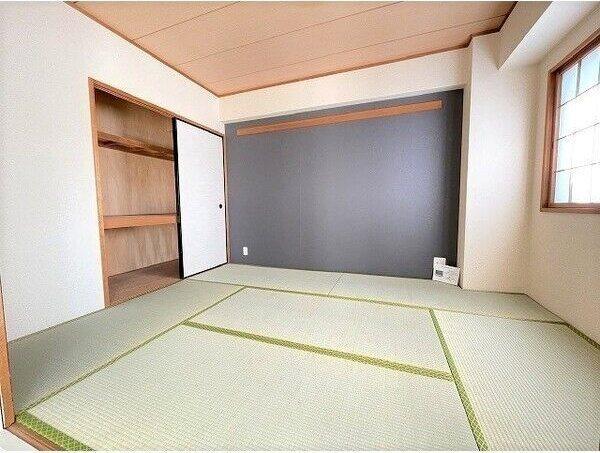 ロイヤルハイム里中 収納