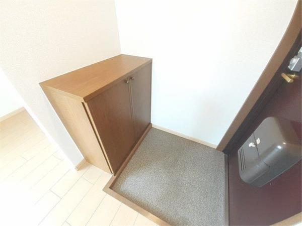 アヴニ−ル西宮 玄関
