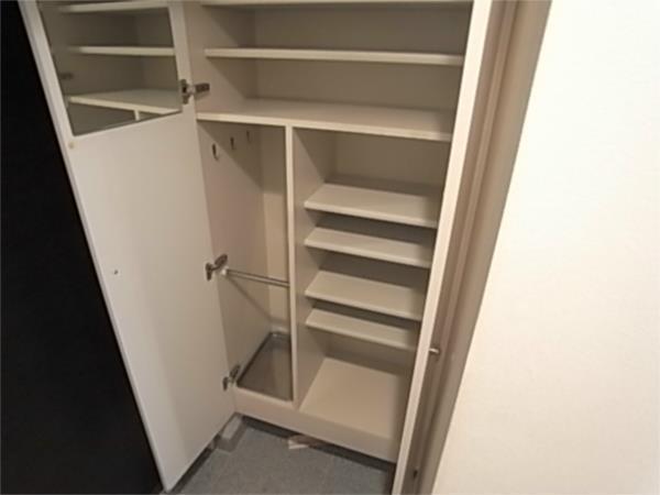 プレジール三ノ宮 玄関